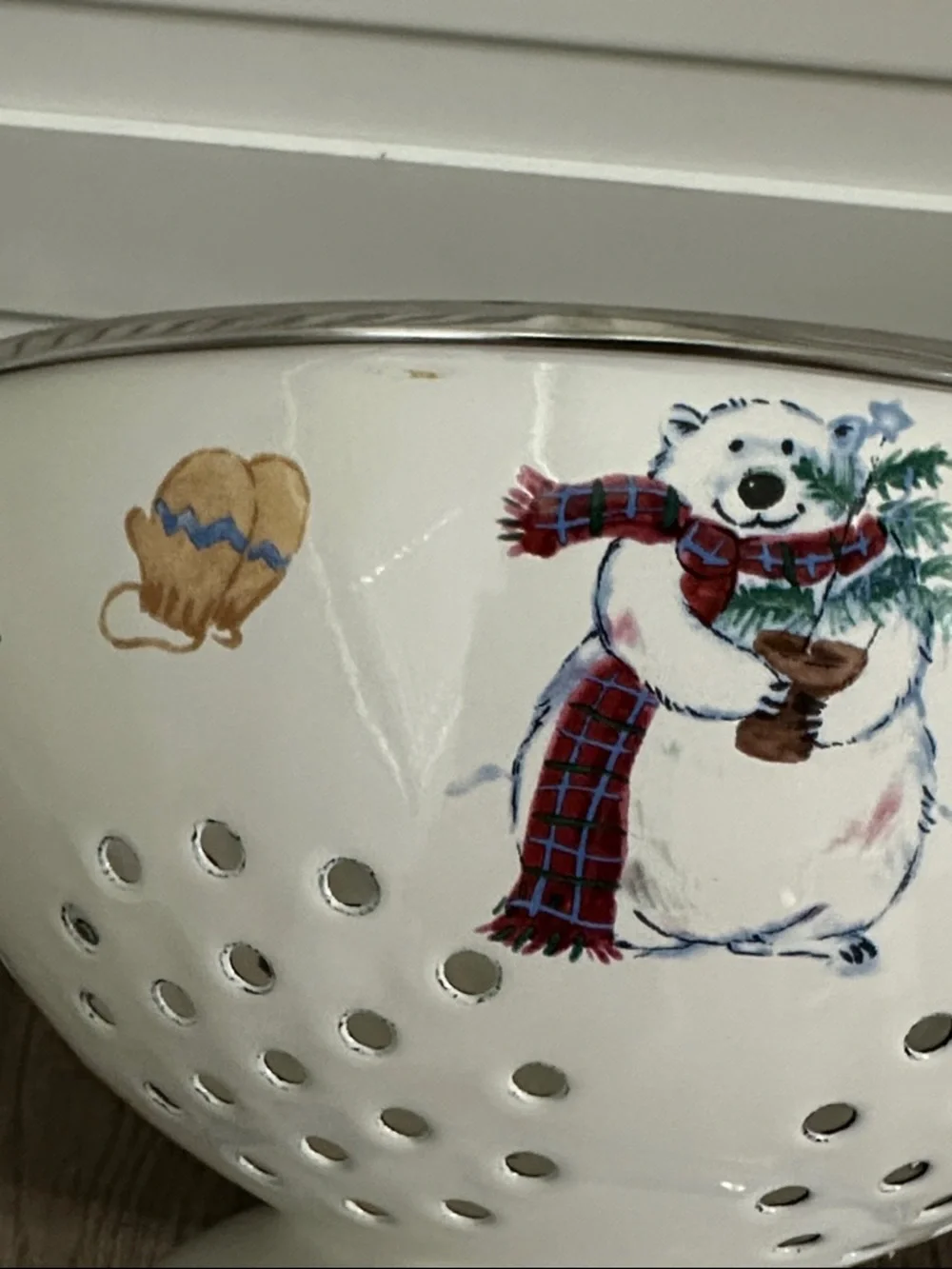 Pfaltzgraff Snow Bear Holiday Enameled Metal Colander 3 Quart‎